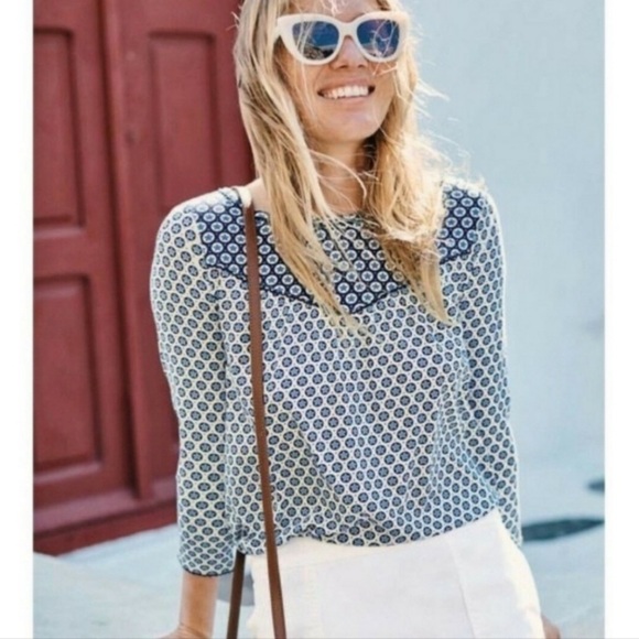 Boden Tops - Boden Natasha Blue and White Star Pattern Top